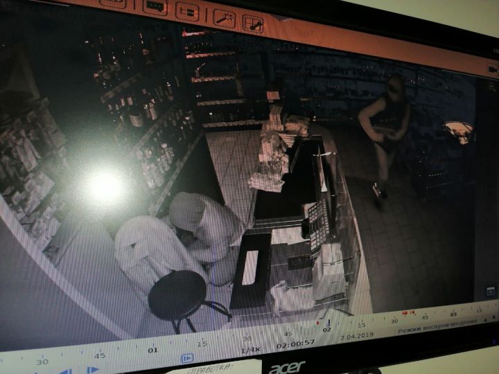 Полицейские Бугульмы установили подозреваемых в кражах, совершенных  в магазинах
