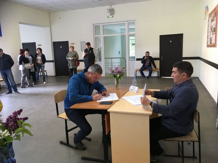 Мэр Бугульмы отдал голос на праймериз партии «Единая Россия»