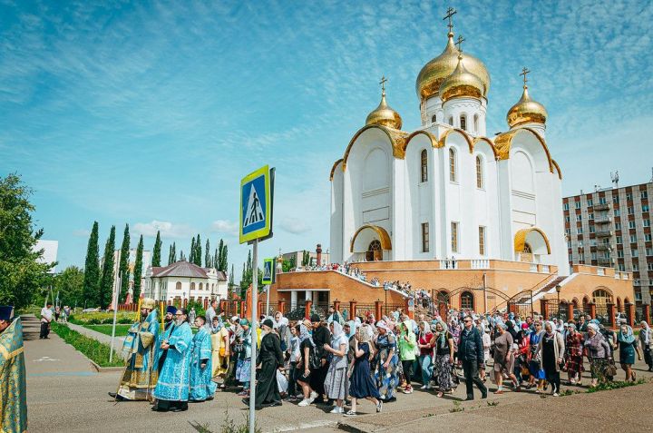 В Альметьевске состоялся крестный ход с иконой Божией Матери «Валаамская», который возглавил епископ Альметьевский и Бугульминский