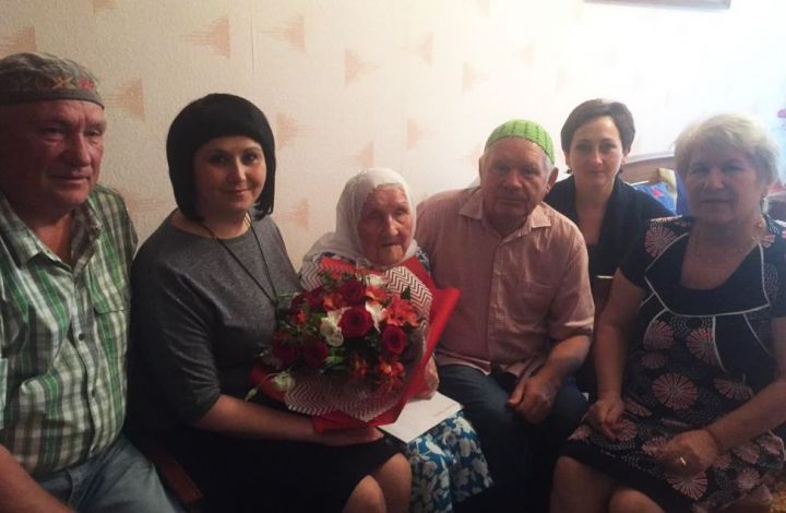 В Бугульме поздравили местную жительницу, которой исполнилось 100 лет