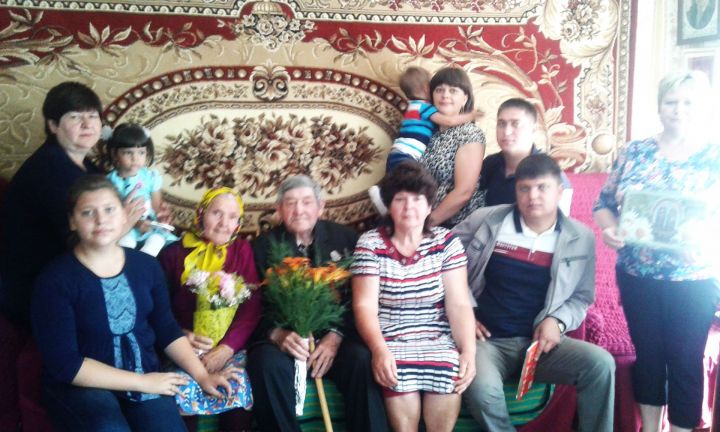 В Бугульминском районе чествовали семейную чету, прожившую в браке 65 лет