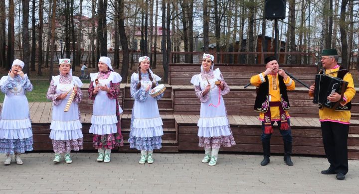 В субботу в парке Бугульмы состоится концерт фольклорного ансамбля и кинопоказ под открытым небом