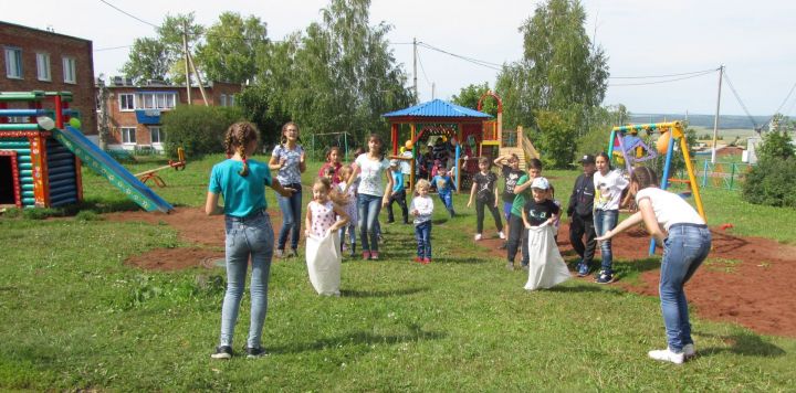 В Бугульминском районе открыли новую детскую площадку