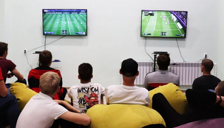 Во Дворце молодежи Бугульмы состоялся первый городской кибертурнир по FIFA 19