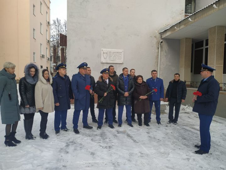 Сегодня сотрудники Бугульминской прокуратуры почтили память своего коллеги