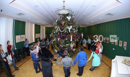 В Роспотребнадзоре РТ разрешили проводить новогодние елки в школах и детских садах