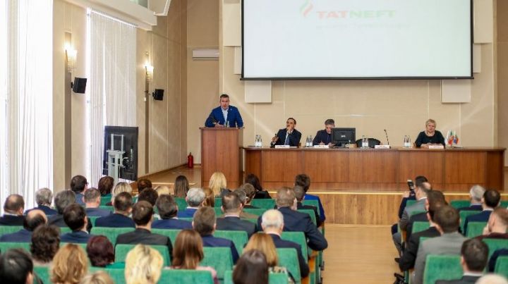 Собрание трудового коллектива института «ТатНИПИнефть» состоялось при участии мэра Бугульмы
