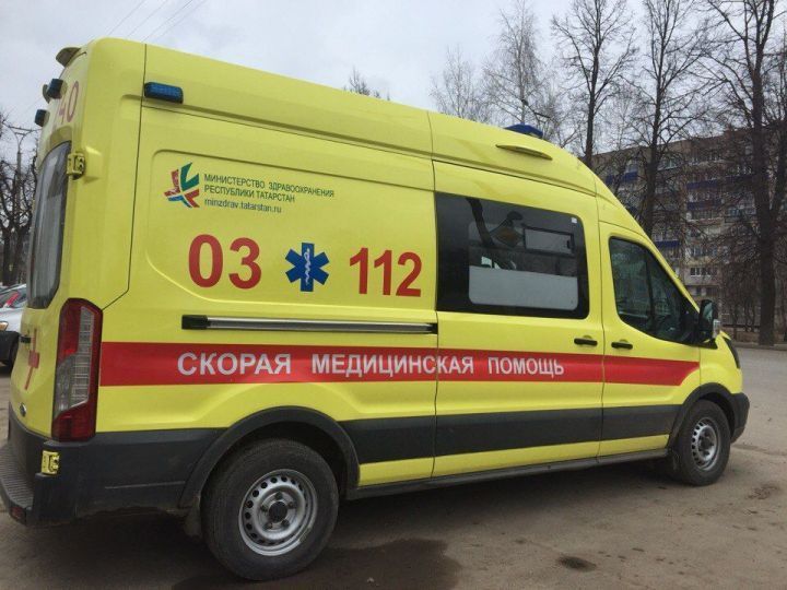 Двое маленьких детей и женщина с отравлением угарным газом попали в больницу Бугульмы