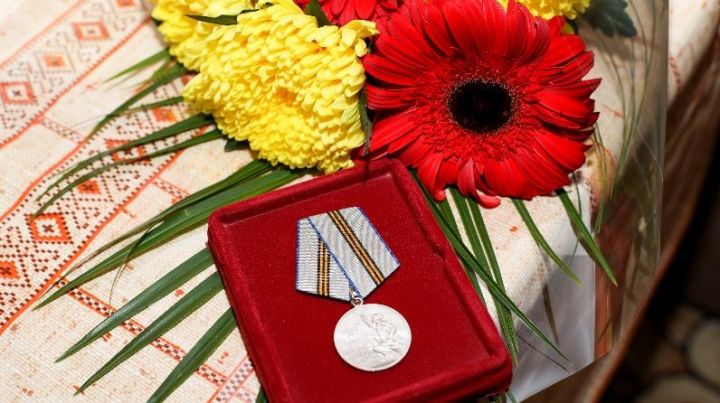 Ветерану Бугульмы вручили памятную медаль к 75-летию Победы