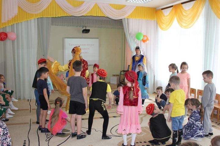 Литературно-музыкальный вечер «Татарстан – моя республика» прошел в детском саду № 8 «Василек»