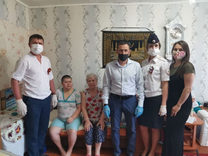 Бугульминские полицейские в День Победы осуществили мечту пенсионерки