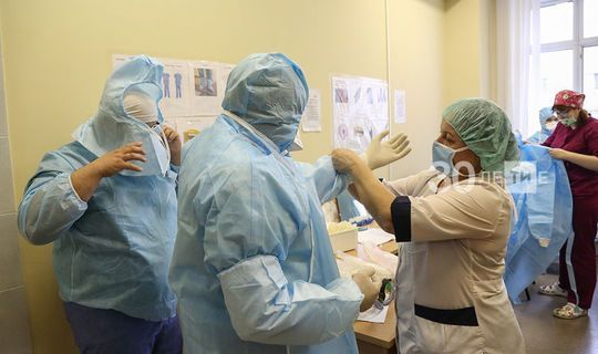 Более 4 тысяч медицинских работников помогают пациентам с коронавирусом в Татарстане