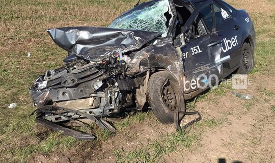 Восемь человек пострадали в столкновении двух автомобилей на трассе в Татарстане