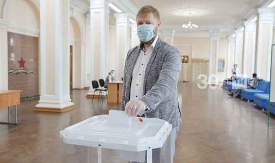 Президент Фонда защиты национальных ценностей проголосовал на УИК Казани