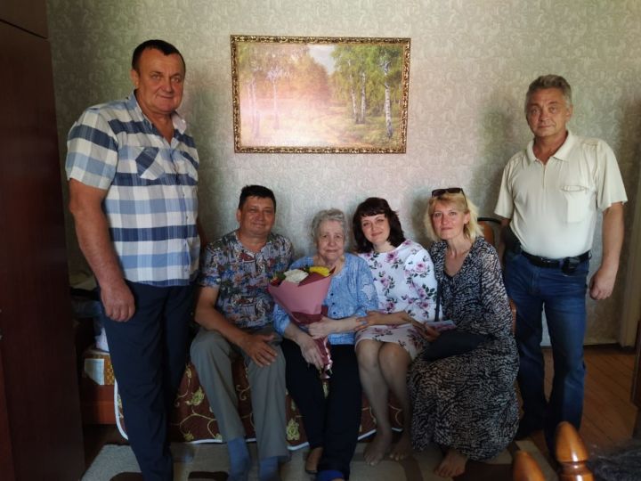 Ветераны боевых действий поздравили с юбилеем Нину Григорьевну Горбунову, маму солдата, погибшего в Афганистане 40 лет назад