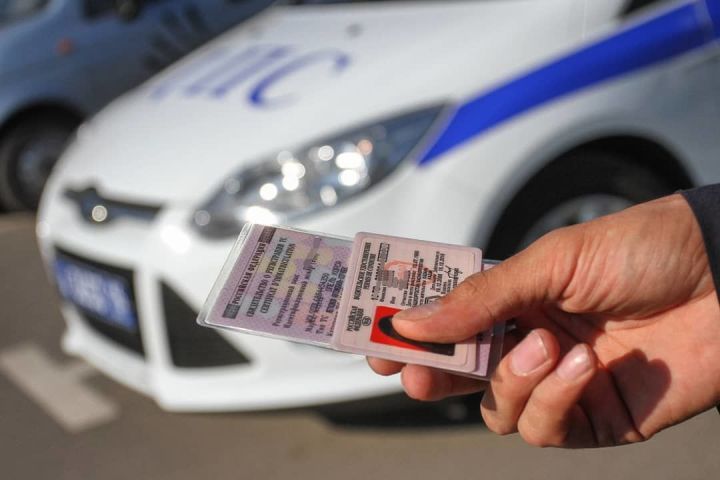 Бугульминская ГИБДД: просроченные водительские удостоверения действительны до конца года
