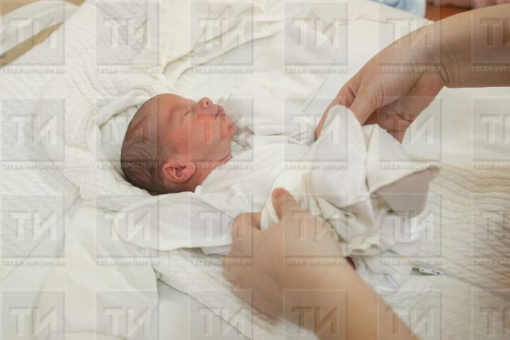 В начале августа в Бугульминском загсе зарегистрировали рождение 600-го малыша