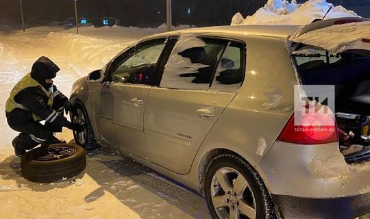 Автоинспекторы из РТ помогли пожилой паре, замерзавшей на трассе из-за поломки автомобиля