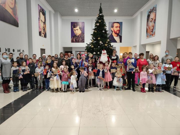 Добровольцы Бугульмы провели благотворительную акцию «Подари ребенку Новый год»