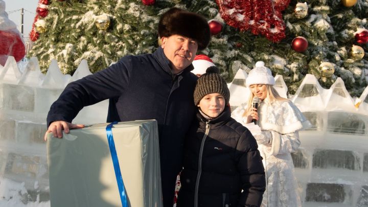 Новогодние желания детей исполнили бугульминские депутаты партии «Единая Россия»