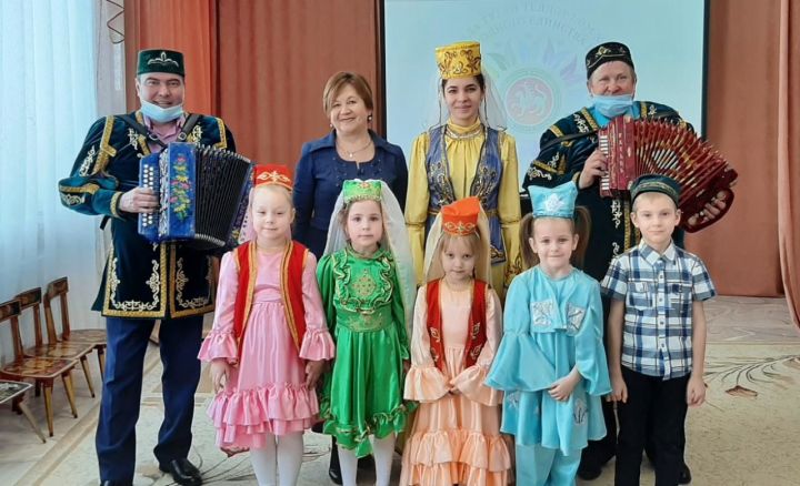 В детском саду №6 "Дюймовочка" отметили Международный день родного языка