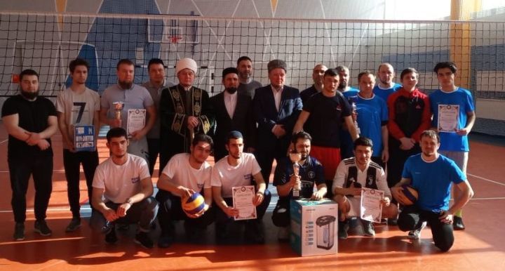 Бугульминцы победили в соревнованиях по волейболу среди мухтасибатов Татарстана