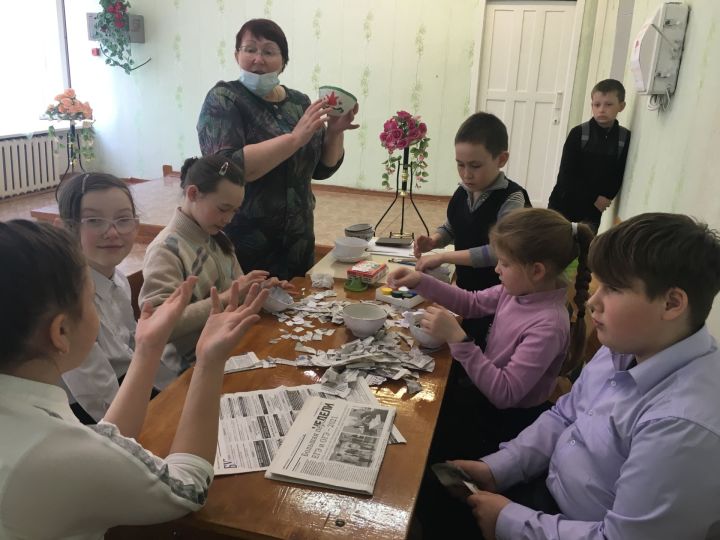 Мастер-класс для детей в технике папье-маше провели в Бугульминском селе