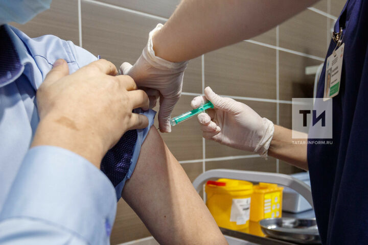 Медиков, которые продают липовые справки о вакцинации, могут уволить с работы