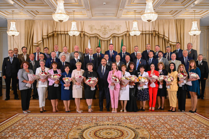 Алексей Песошин вручил госнаграды 49 выдающимся жителям Татарстана