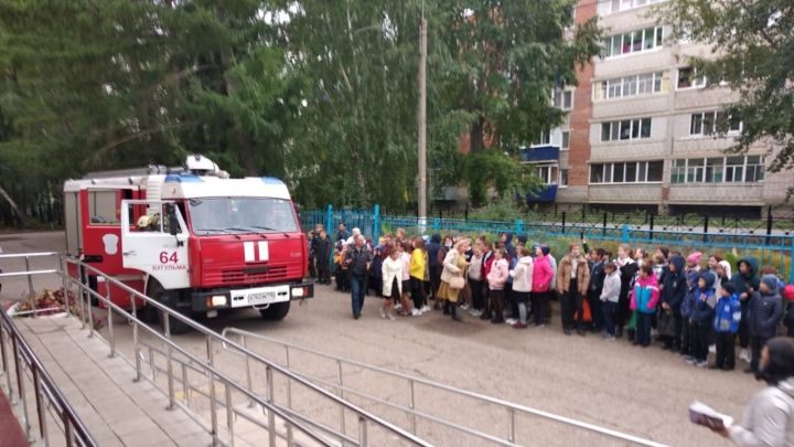 Пожарная тревога: месячник безопасности детей в образовательных учреждениях Бугульмы