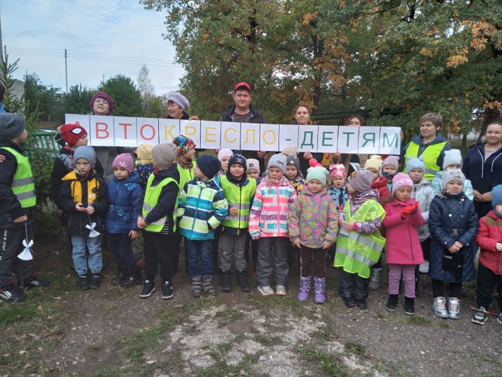 В бугульминском детском саду прошла акция «Автокресло – детям!»