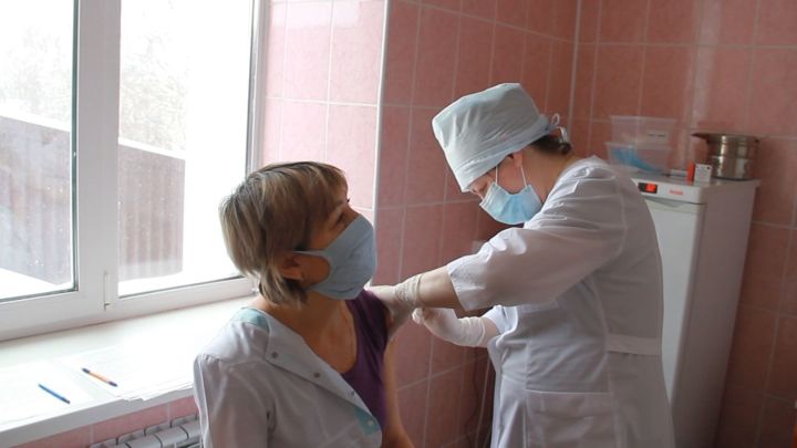 В Бугульме продолжается массовая вакцинация от коронавируса