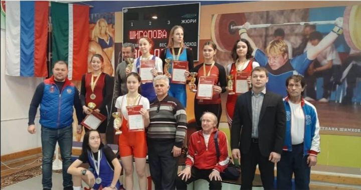 Спортсмены из Бугульмы показали отличные результаты в соревнованиях по тяжелой атлетике и кикбоксингу