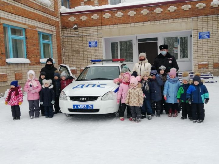 Дошкольникам Бугульминского района рассказали о правилах поведения на дороге