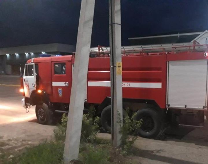 Пожарные Бугульмы потушили возгорание на улице Строительной