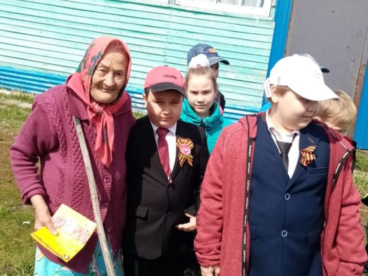 В Бугульминском районе школьники поздравили тружеников тыла