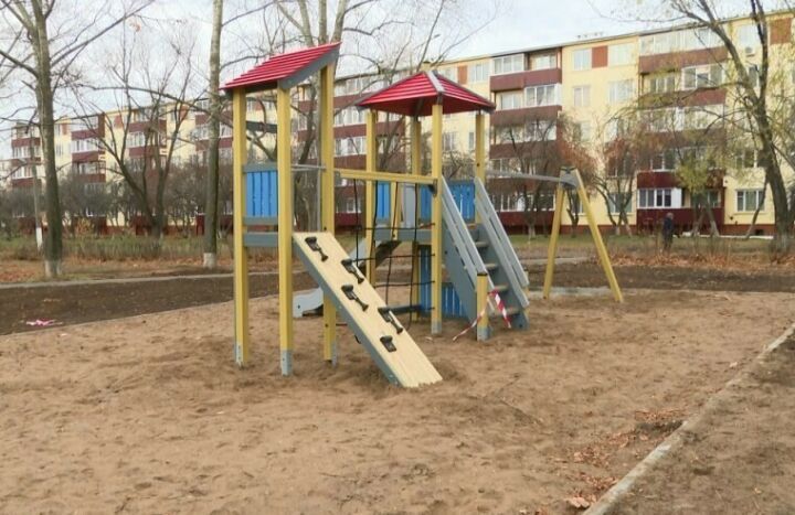 Федеральный эксперт рассказала о преимуществах песочного покрытия на детских площадках во дворах