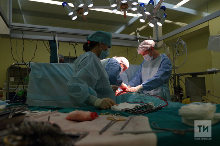 Хирурги Челнов удалили женщине огромную опухоль