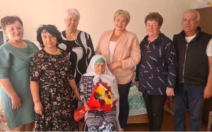 Бека Латипова из Бугульминского района отметила 100-летний юбилей