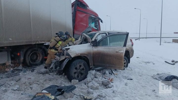 Двое погибли в страшной аварии с фурой на трассе М7 в Татарстане