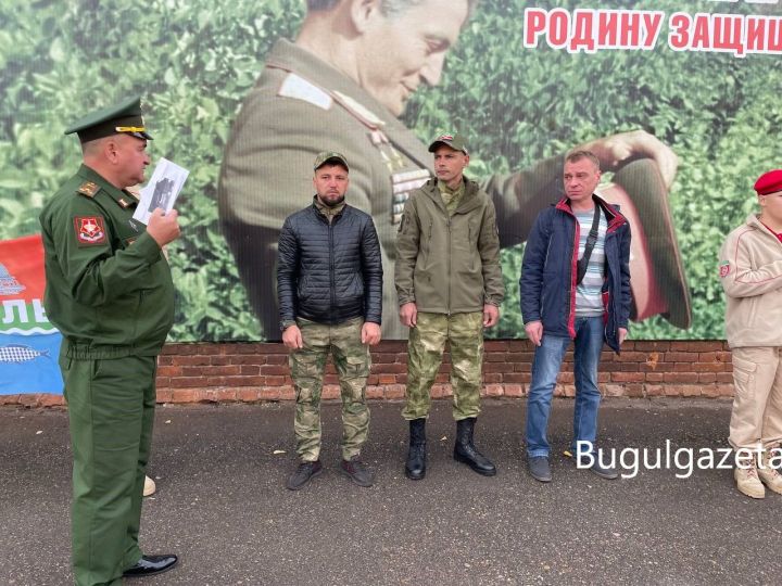 Троих бугульминцев проводили на службу в зону спецоперации
