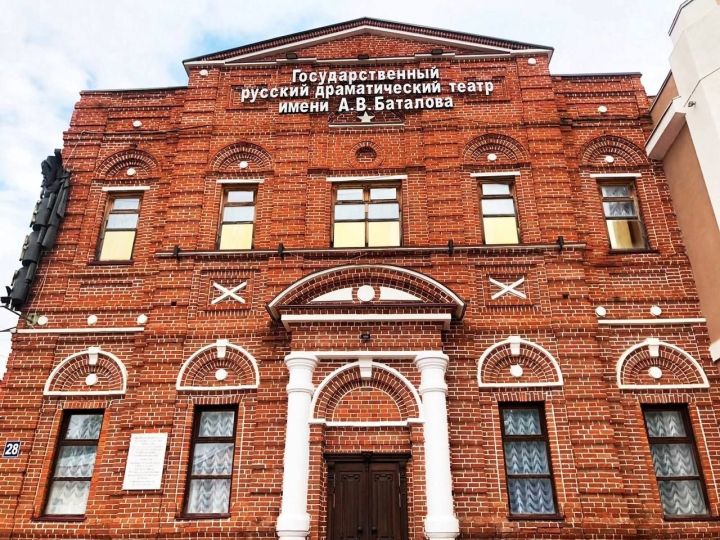 На здании Бугульминского государственного русского драматического театра откроют мемориальную доску