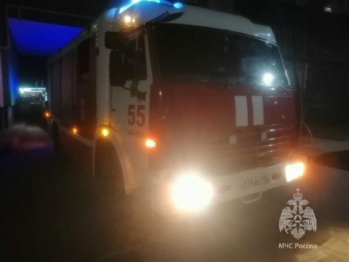 Под Бугульмой во время тушения пожара огнеборцы обнаружили труп