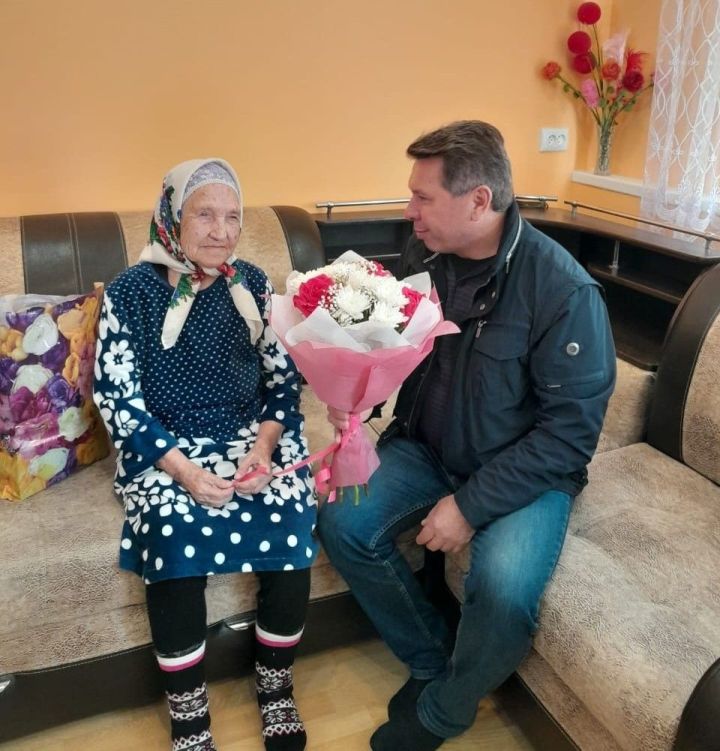 Жительница Бугульминского района Акрама Шакирова отметила 90-летний юбилей