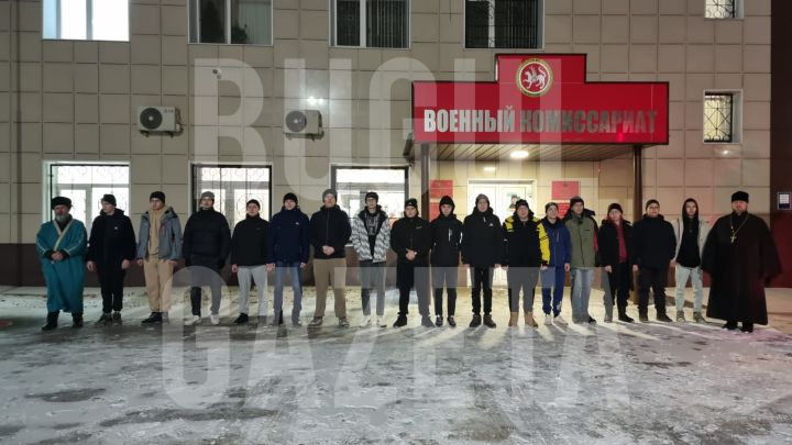 Из Бугульмы на службу в армию отправились 16 новобранцев