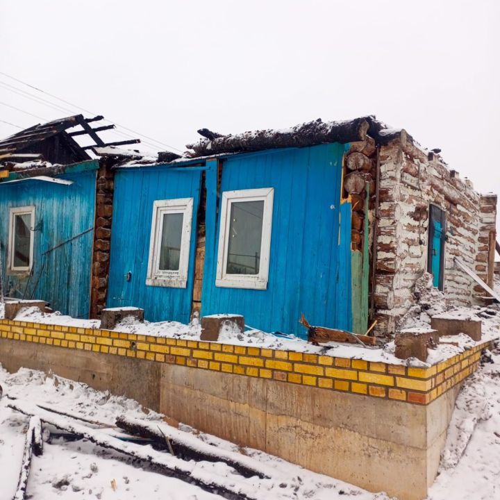 В Бугульминском районе загорелся дом
