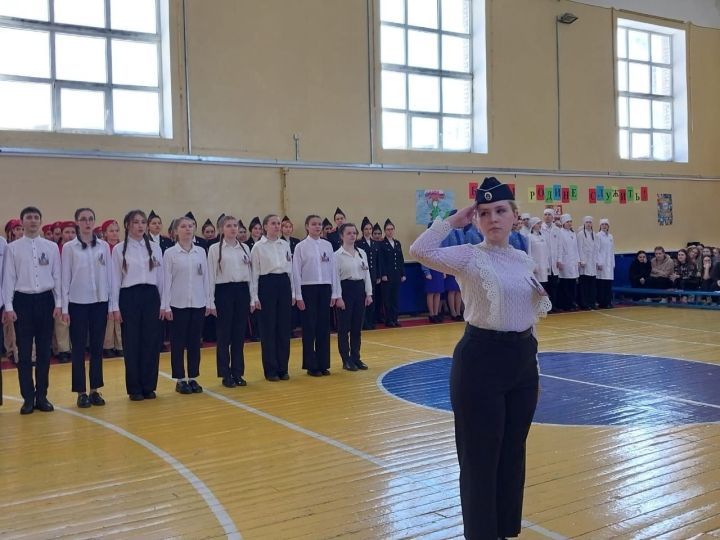 Традиционный смотр строя и песни прошел в Бугульминском медучилище имени Вязьмина