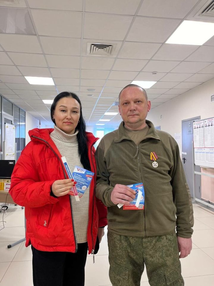 На одном из избирательных участков Казани первым проголосовавшим стал участник СВО