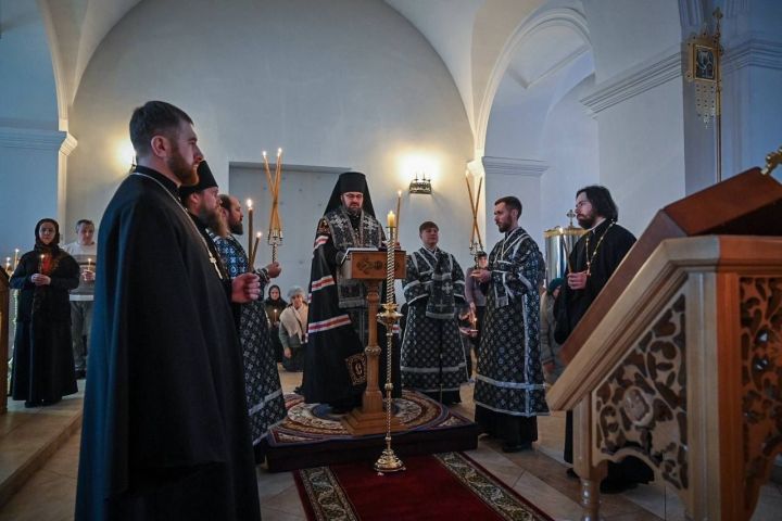 В первый день Великого поста епископ Мефодий совершил великое повечерие в монастыре Бугульмы