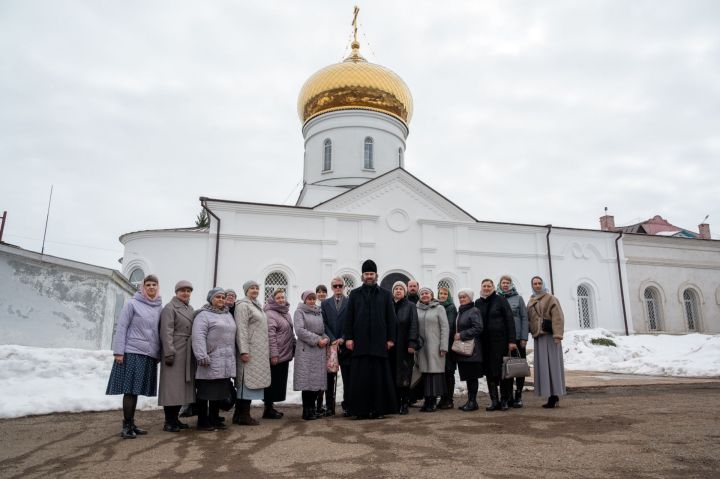В Бугульме епископ Мефодий встретился с группой онковыздоравливающих «Мы вместе — Без бергэ»